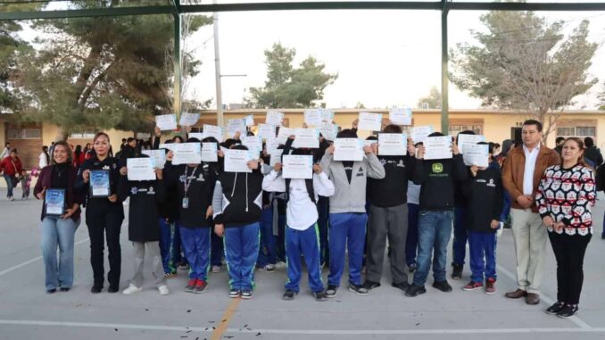 Cierra proyecto Reescribiendo Historias con reconocimiento a adolescentes