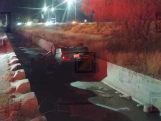 Mujer resulta lesionada tras volcadura en la carretera Aldama