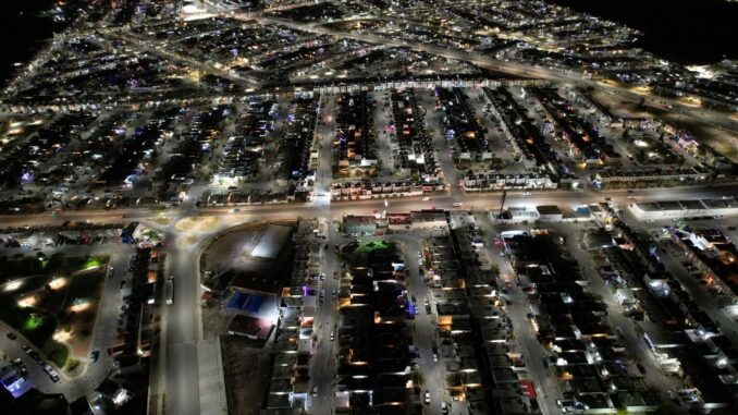 Beneficia Municipio a más de 16 mil vecinos de Romanzza modernización del alumbrado LED