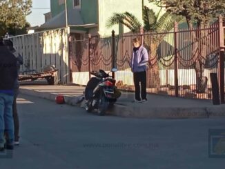 Choque entre motoneta y camioneta en cruce de la colonia CDP deja una lesionada