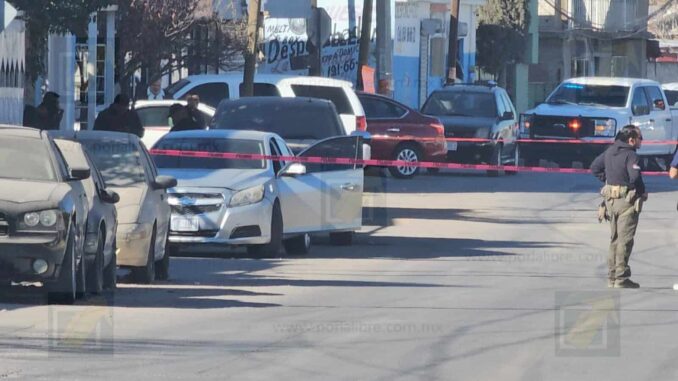 Ejecutan a hombre a balazos frente a la vivienda de su pareja en la colonia Los Pinos
