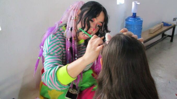 Lleva CEAVE alegría y regalos a familias de Parral con Encuentro Navideño 2025