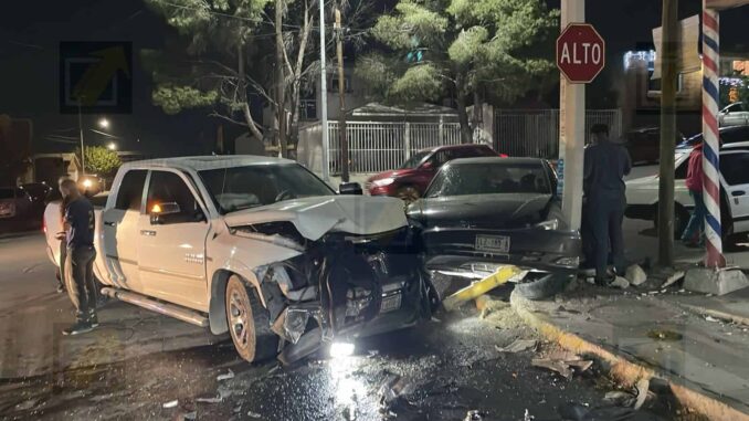 Fuerte choque en la José María Iglesias; mujer omite alto