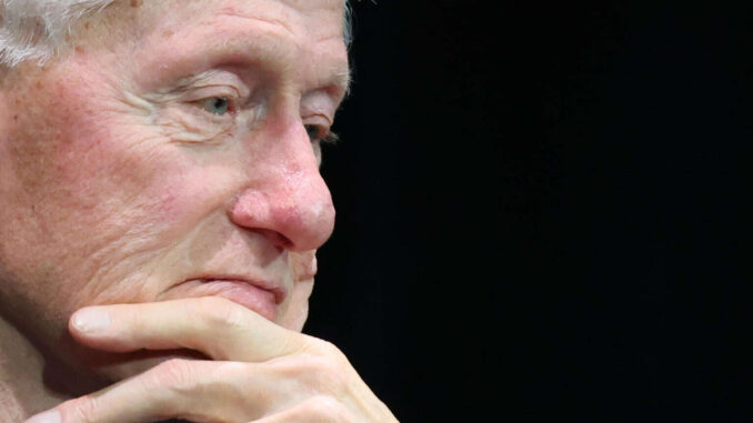Bill Clinton pide que se publiquen todos los archivos del Caso Epstein en los que aparece