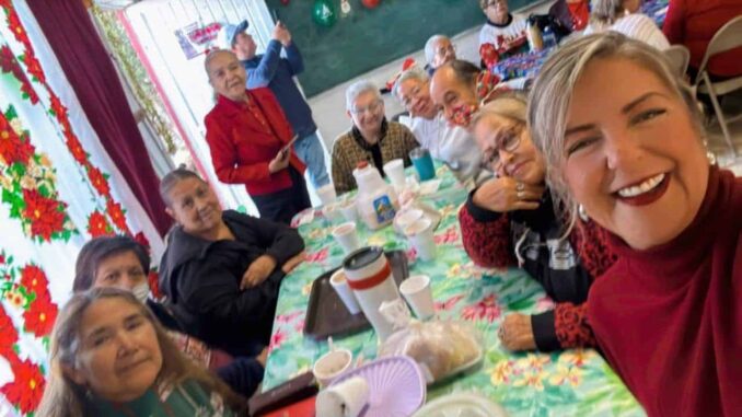 Rosana Díaz comparte paz y esperanza en posadas navideñas con las y los vecinos del 4 distrito