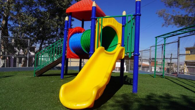 Renace parque de la colonia Mármol I; entrega Municipio espacio rehabilitado