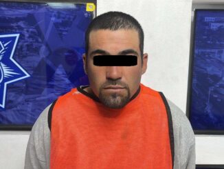 Amenaza a su esposa con una pistola; lo detienen