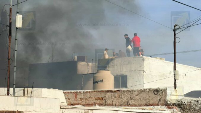 Incendio por pirotecnia moviliza a bomberos