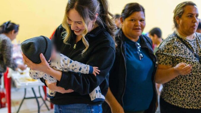 Alma Portillo mantiene agenda social al sur del estado con entrega de apoyos esta Navidad