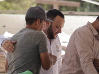 Previo a Navidad, recorre Arturo Medina la sierra; lleva apoyos a familias