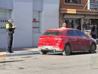Multan con hasta 5 mil pesos a conductores por estacionarse en línea azul