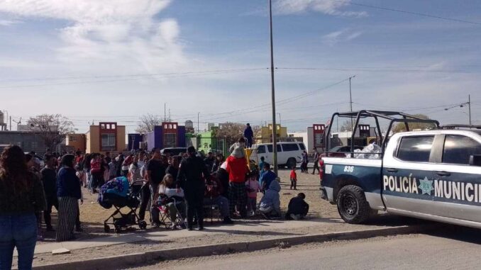 Realizan cena navideña para familias de Valle de Allende