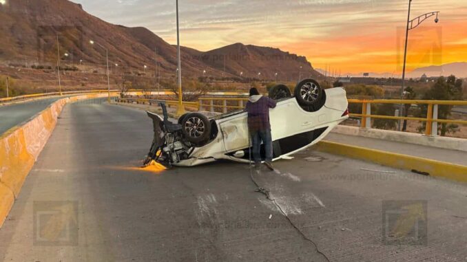 Pareja resulta lesionada tras choque y volcadura en prolongación 20 de Noviembre