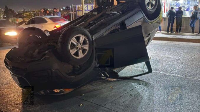 Choque y volcadura deja una mujer lesionada en Valle de la Madrid