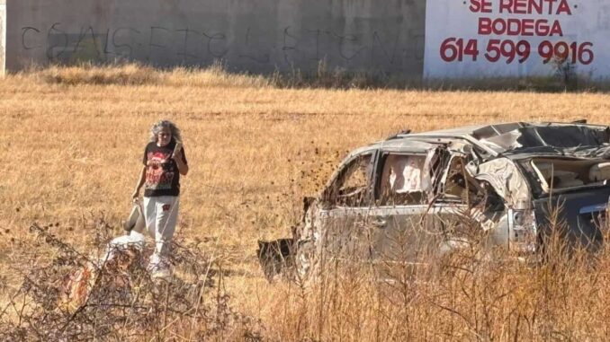 Aparatosa volcadura en carretera a Juárez deja dos mujeres lesionadas