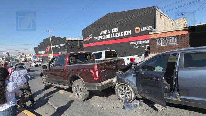 Choque múltiple en la avenida Pacheco deja cuantiosos daños materiales