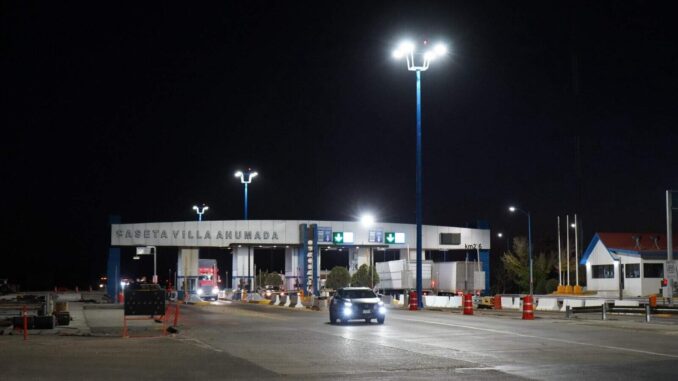 Moderniza Gobierno del Estado iluminación en la caseta de cobro de Villa Ahumada
