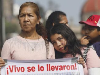 Familias mexicanas de Ayotzinapa encomiendan su lucha a la Virgen, a 11 años sin justicia
