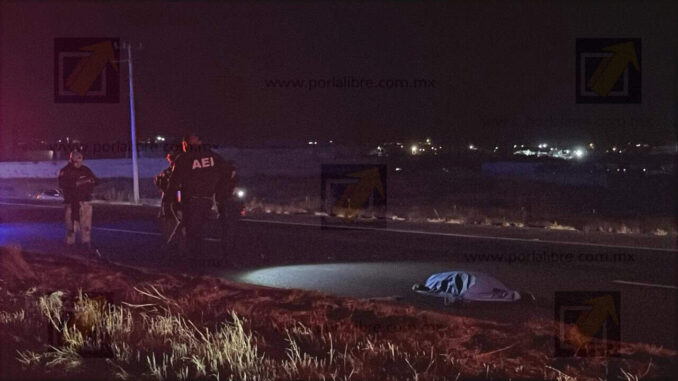 Hombre pierde la vida tras ser embestido por vehículo fantasma en la carretera