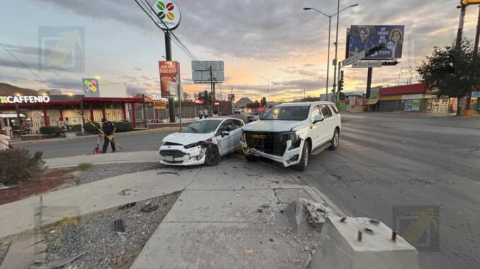 Aparatoso choque deja un pasajero lesionado en la Colegio Militar