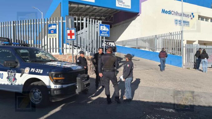 Arriban a Chihuahua dos hombres lesionados por arma de fuego; ambos en estado grave