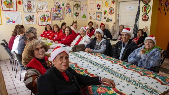 Celebra Gobierno del Estado con adultos mayores de las Casas de los Abuelos las fiestas decembrinas