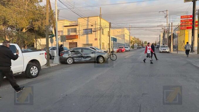 Fuerte choque deja dos personas lesionadas en la 12a y Mariano Jiménez