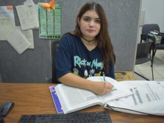 Joven colombiana concluye sus estudios básicos en el ICHEA de Ciudad Juárez