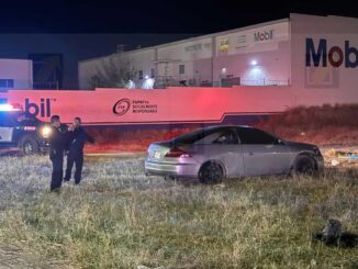 Incendio consume el interior de un Honda Accord y el conductor desaparece