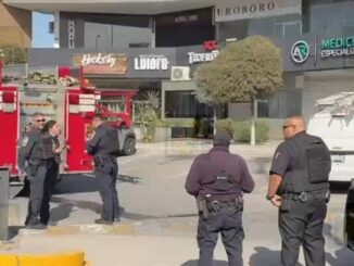 Incendio en bar “Teofilitos” moviliza a cuerpos de emergencia; evacúan toda la plaza