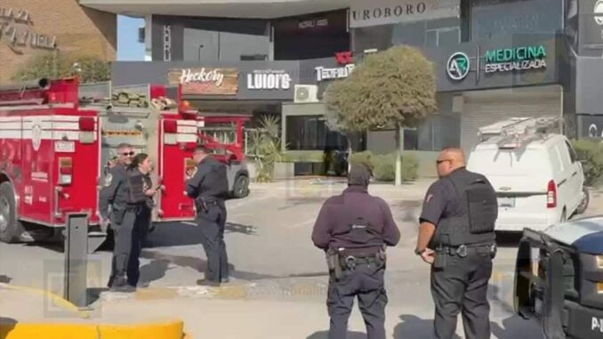 Incendio en bar “Teofilitos” moviliza a cuerpos de emergencia; evacúan toda la plaza