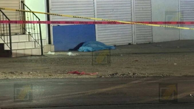 Ejecutan a mujer afuera de negocio de uñas; tenía 23 años