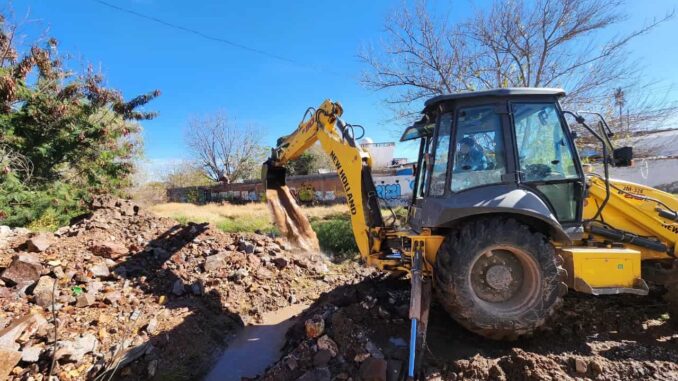Repara JMAS Chihuahua línea de agua potable al sur de la ciudad