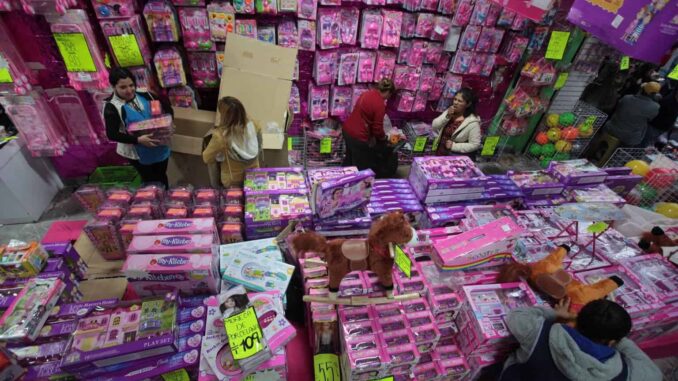 Pequeños comerciantes en México alertan alza de precios por el Día de Reyes 2026
