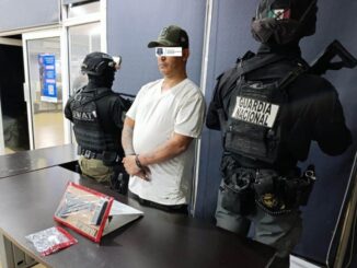 Detienen a sujeto armado y con droga en la colonia Praderas del León