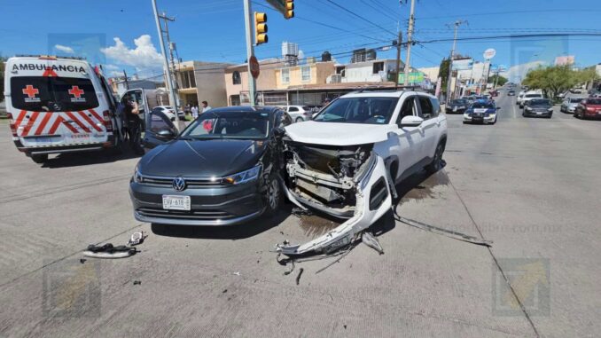 Choque deja a dos mujeres heridas de la colonia Colinas del Sol 