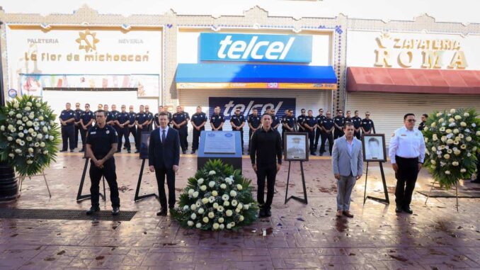 Autoridades municipales honran la memoria de bomberos caídos en cumplimiento de su deber