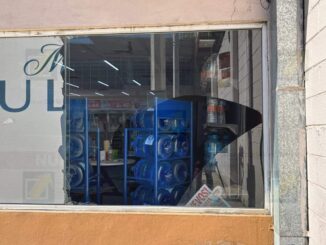 Cristalazo en local cerrado de Circle K en Ejército Mexicano