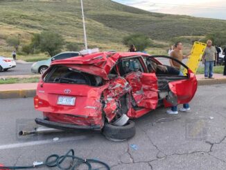 Choque en el Periférico R. Almada deja tres heridos y provoca fuerte caos vial