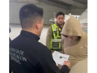 Aterriza en Toluca el avión que traslada a Hernán Bermúdez, líder de «La Barredora»