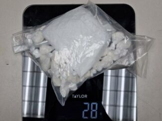 Detienen a dos presuntos narcomenudistas con arma de fuego en Cd. Juárez