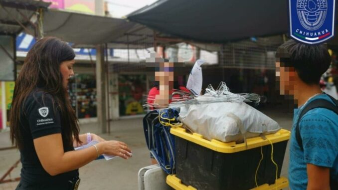 Realiza FEM pega de pesquisas de mujeres ausentes en zona Centro de Ciudad Juárez