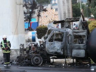 Suman nueve muertos por explosión de pipa en Iztapalapa