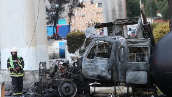 Suman nueve muertos por explosión de pipa en Iztapalapa