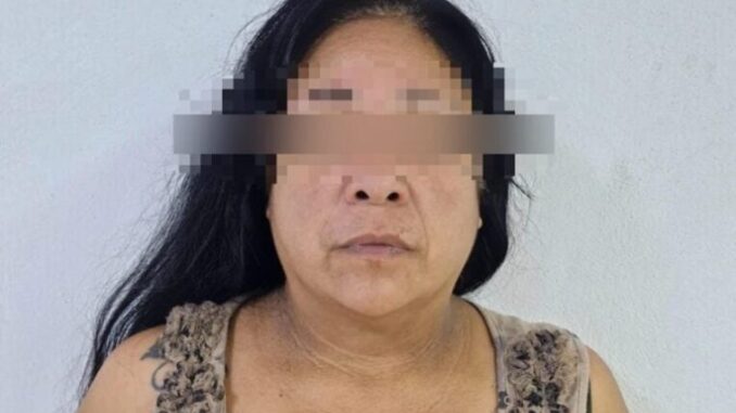 Notifican orden de aprehensión por feminicidio a involucrada en trata de personas, por lo que continúa detenida