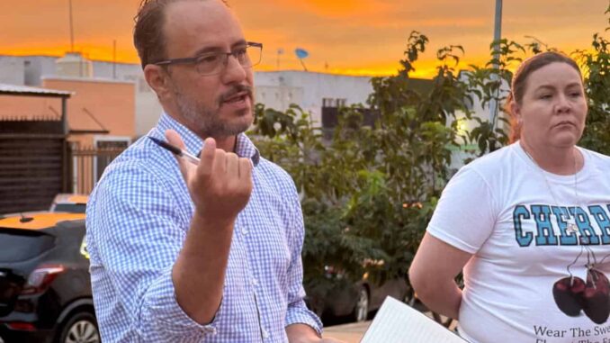 Reciben vecinos del Fracc. Pensiones Civiles del Estado al diputado Jorge Soto