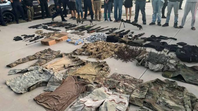 Desarticulan célula criminal en Ojinaga; aseguran armamento, vehículos robados y droga