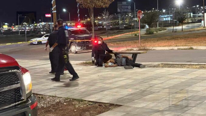 Localizan a hombre lesionado al interior de plaza comercial frente a Super Reliz