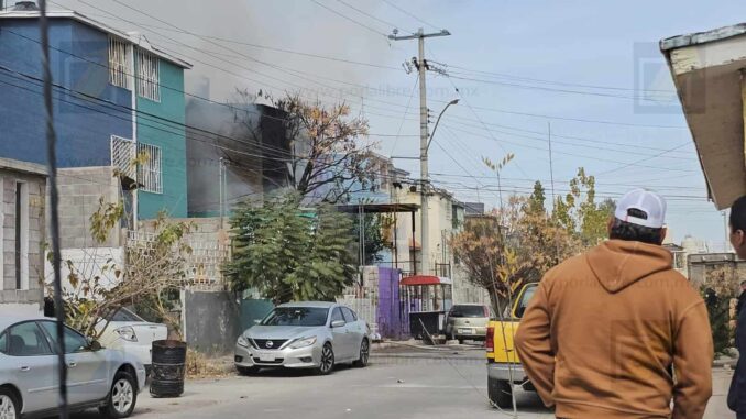 Incendio arrasa vivienda en la colonia Del Mármol