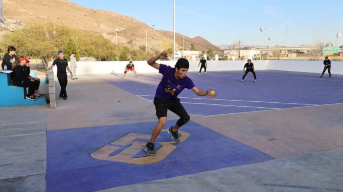 Apoya Gobierno Municipal en rehabilitación de cancha para béisbol 5